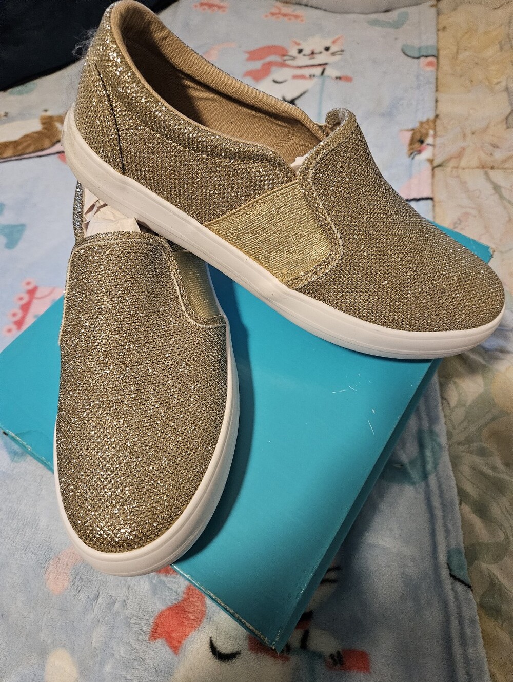 BRAND NEW ** Gold GUESS Slip-On Women's Casual Sneakers - Sparkle Comfort